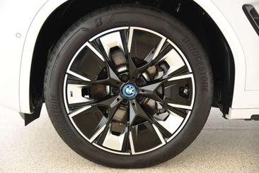 BMW iX3 — photo 23