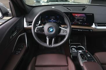 BMW IX1 XDrive30 — photo 3