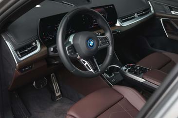 BMW IX1 XDrive30 — photo 8
