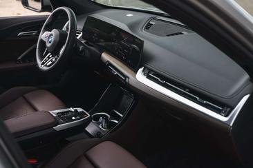 BMW IX1 XDrive30 — photo 9