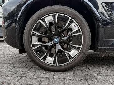 BMW iX3 — photo 5