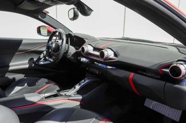 Ferrari 812 Superfast — photo 9