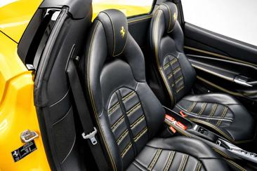 Ferrari F8 Spider — photo 28