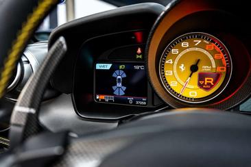Ferrari F8 Spider — photo 31