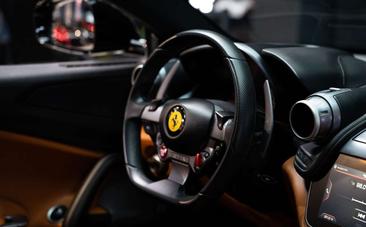 Ferrari GTC4Lusso — photo 9