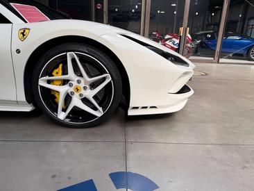 Ferrari F8 Spider — photo 10