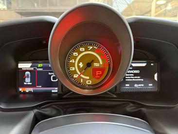 Ferrari F8 Spider — photo 20