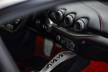 Ferrari F12 Berlinetta — photo 13