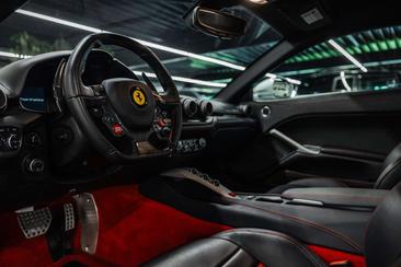 Ferrari F12 Berlinetta — photo 19