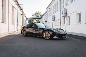 Ferrari F12 Berlinetta — photo 4
