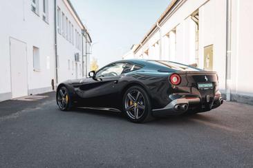 Ferrari F12 Berlinetta — photo 18