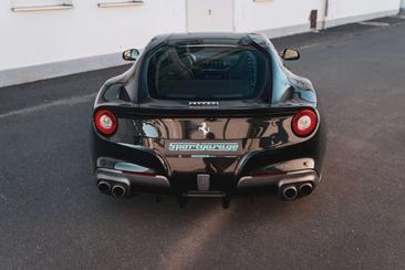 Ferrari F12 Berlinetta — photo 21