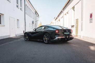 Ferrari F12 Berlinetta — photo 29
