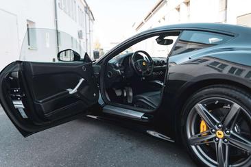 Ferrari F12 Berlinetta — photo 30