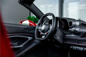Ferrari F8 Spider — photo 14