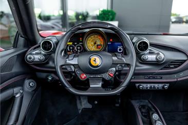 Ferrari F8 Spider — photo 15
