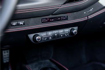 Ferrari F8 Spider — photo 24