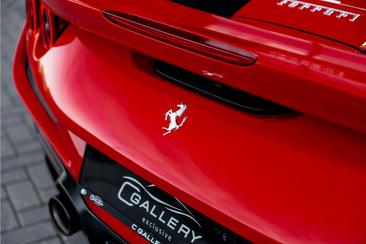 Ferrari F8 Spider — photo 30