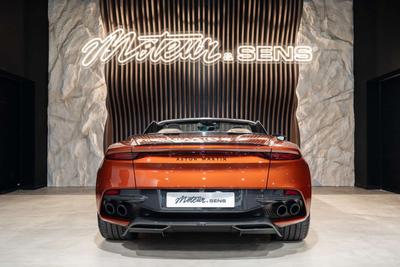 Aston Martin DBS Superleggera V12