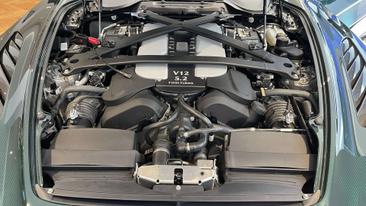Aston Martin V12 Speedster Roadster V12 — photo 18