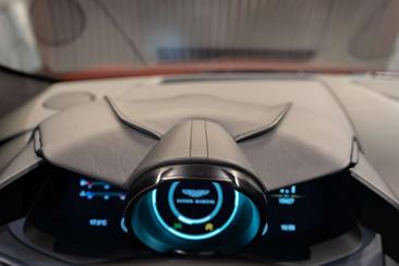 Aston Martin DBS Superleggera V12 — photo 22