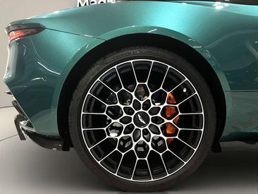 Aston Martin DBS Superleggera Coupé 770 Ultimate — photo 26