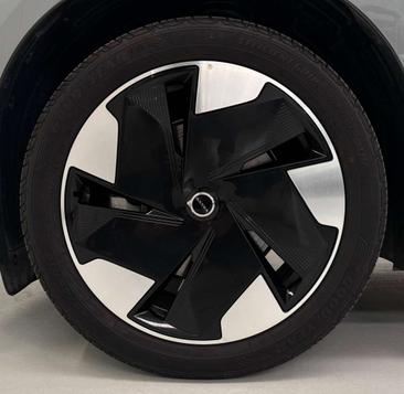 Volvo EX30 Single Motor Extended Range — photo 13