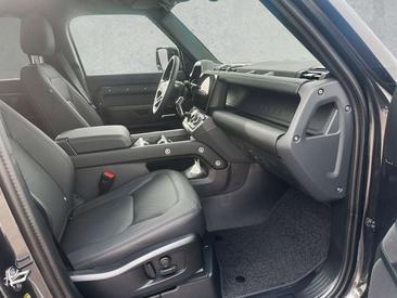 Land Rover Defender 110 D250 — photo 3