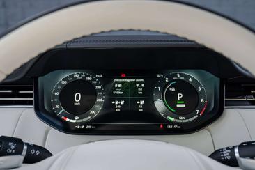 Land Rover Range Rover P440e — photo 14