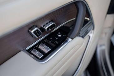Land Rover Range Rover P440e — photo 16