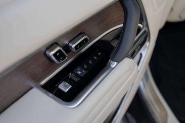 Land Rover Range Rover P440e — photo 18