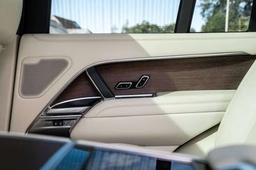Land Rover Range Rover P440e — photo 19