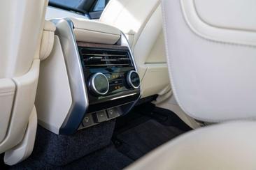 Land Rover Range Rover P440e — photo 20