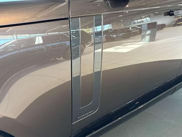 Land Rover Range Rover P460e — photo 9