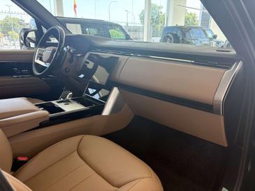 Land Rover Range Rover P550e — photo 8