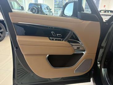 Land Rover Range Rover P550e — photo 10