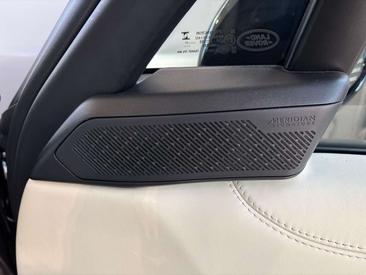 Land Rover Range Rover P460e — photo 12