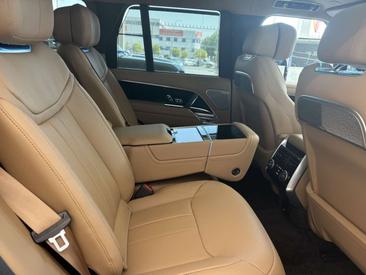 Land Rover Range Rover P550e — photo 13