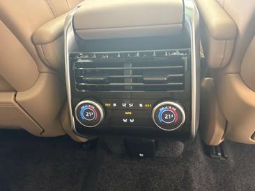 Land Rover Range Rover P550e — photo 14