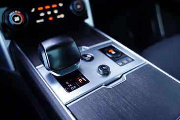 Land Rover Range Rover P510e — photo 23
