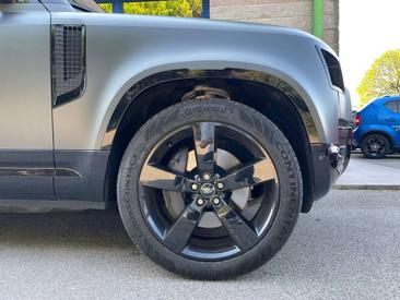Land Rover Defender 110 P400e — photo 5