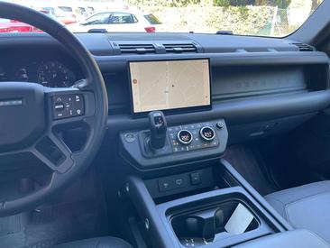 Land Rover Defender 110 P400e — photo 10