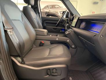 Land Rover Defender 110 P400e — photo 11