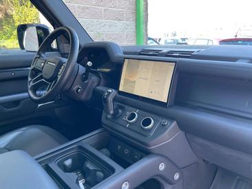 Land Rover Defender 110 P400e — photo 12