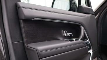 Land Rover Range Rover P550e — photo 21