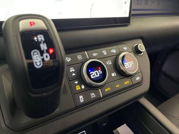 Land Rover Defender 110 P400e — photo 15