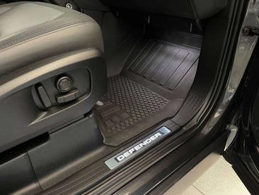 Land Rover Defender 110 P400e — photo 16