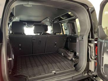 Land Rover Defender 110 P400e — photo 18