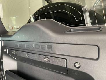 Land Rover Defender 110 P400e — photo 20