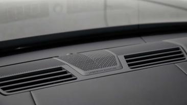 Land Rover Range Rover P550e — photo 24